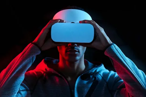 VR, özellikle eğlence, oyun, eğitim, sağlık, askeri uygulamalar ve endüstriyel tasarım gibi birçok alanda kullanılmaktadır. VR, kullanıcıları farklı yerlere taşıyan, simülasyonlar ve deneyimler oluşturarak gerçek dünyadan kaçış veya öğrenme imkanı sağlayan güçlü bir teknolojidir.